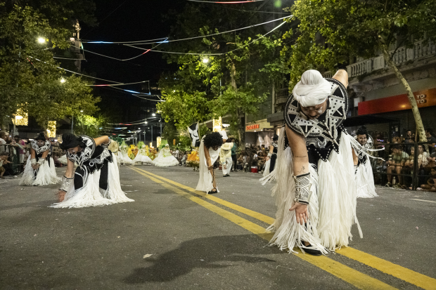 Imperio preto e branco en el Desfile de Escuelas de Samba