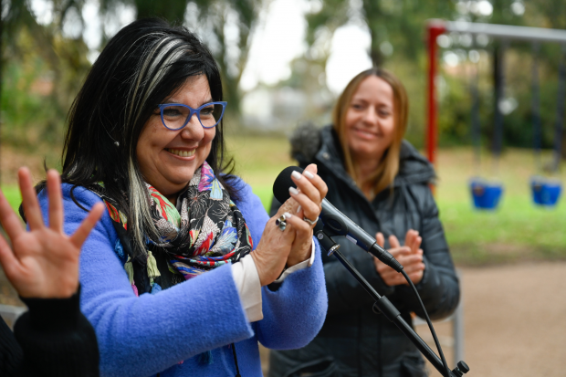 Directora de Cultura, María Inés Obaldía en la inauguración de plaza infantil en el Jardín del Museo de la Memoria