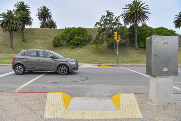 Nuevos semáforos peatonales en la Rambla 