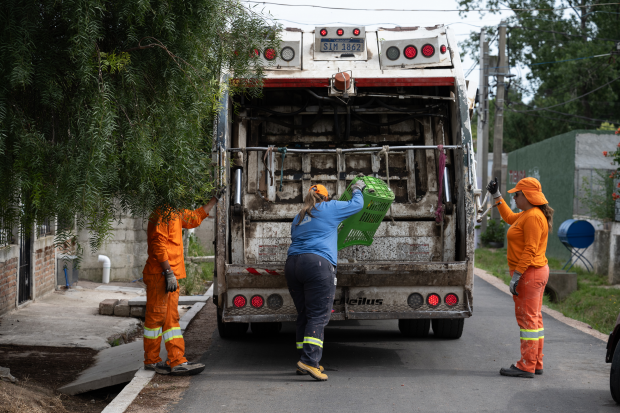 Servicio de recolección de residuos puerta a puerta en barrio Bajo Valencia