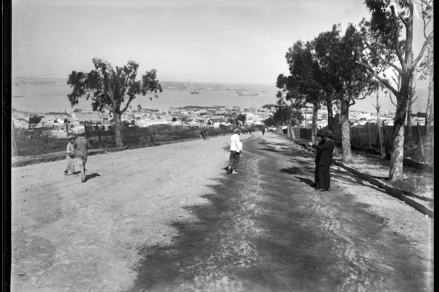 Avenida José Batlle y Ordoñez. Al fondo: bahía de Montevideo. Barrio Cerro. Año 1928