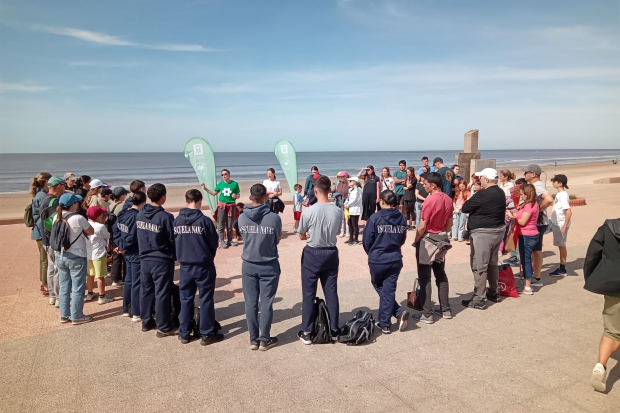  Jornada de plantación y limpieza de la playa Carrasco, organizada por el Colegio Alemán