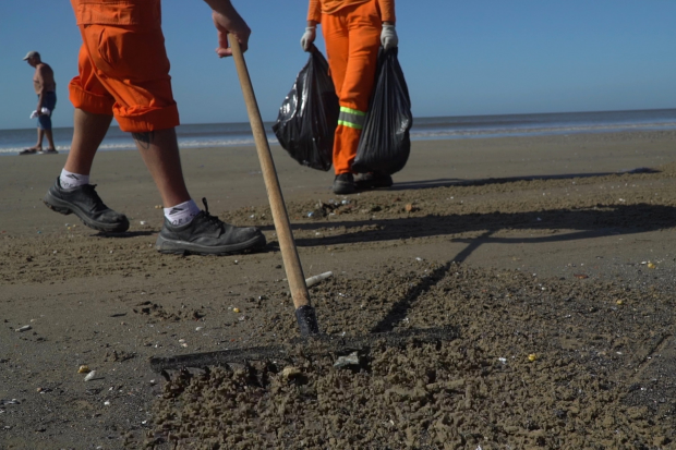 Limpieza de playas por fiesta de Iemanjá