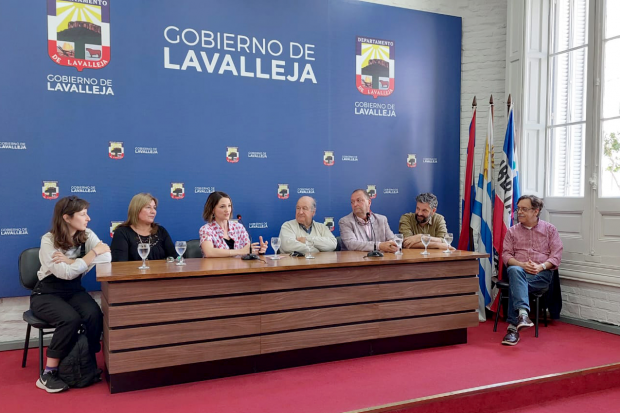 Conferencia de prensa anunciando la presentación de la Comedia Nacional en Minas