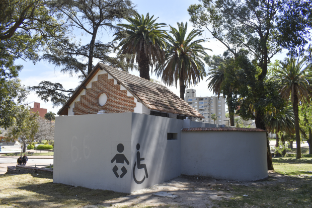Refacción de baños públicos en Parque Rodó 