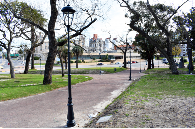 Montevideo Mejora Colocacion Luminarias  Parque Rodo