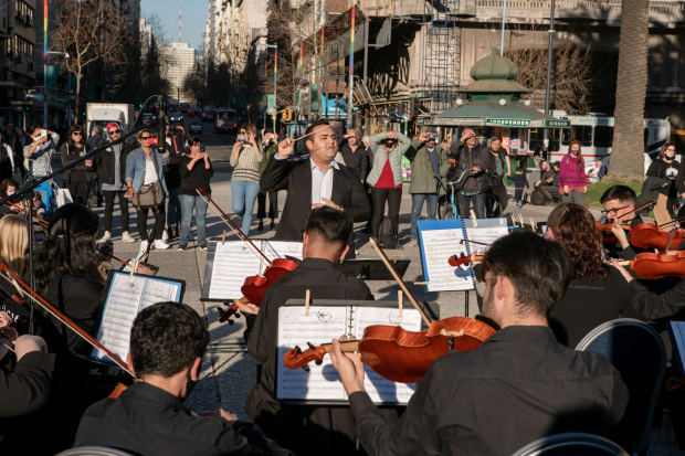 Orquesta juvenil en Plaza Independencia
