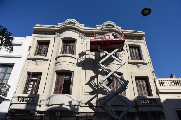 Refacción de fachadas en calle Pérez Castellano