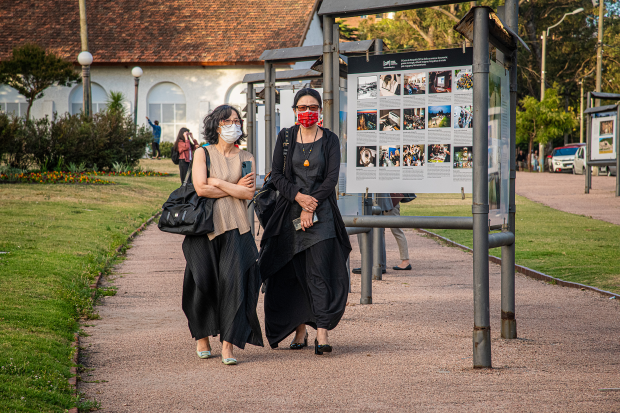 Inauguración de exposiciones fotográficas de la cultura china en la Fotogalería del Parque Rodó