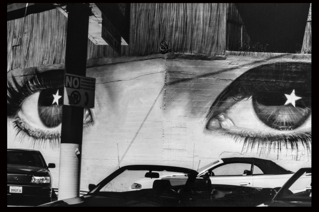 Los ojos sobre el mundo, Hollywood, Los Ángeles, California, Estados Unidos, año 1997