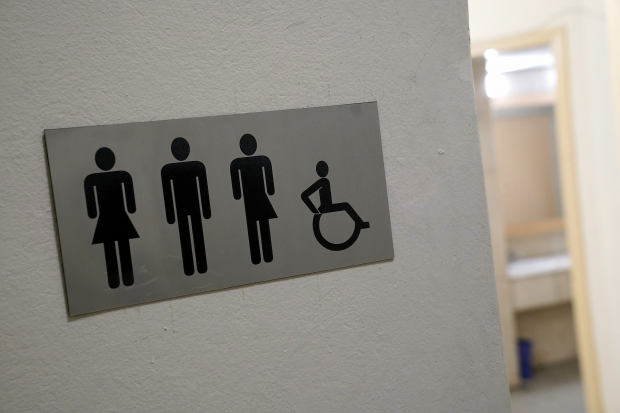 Baño accesible e inclusivo del Centro de Conferencias
