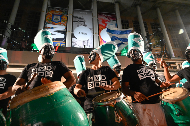 300 tambores laten por Montevideo 
