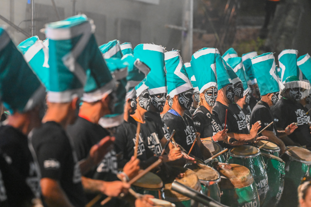 300 tambores laten por Montevideo 