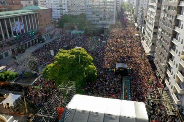 Vista aérea del escenario Gaucho durante los festejos por los 300 años de Montevideo 