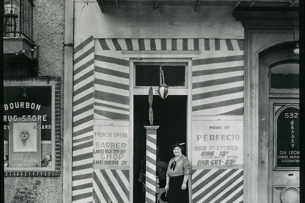Fachada de Negocio y Vereda. Nueva Orleans, Luisiana, 1935. Foto: Walker Evans