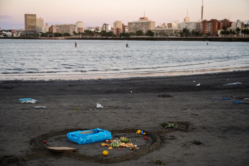 Operativo de limpieza en la playa Ramírez por celebración de I