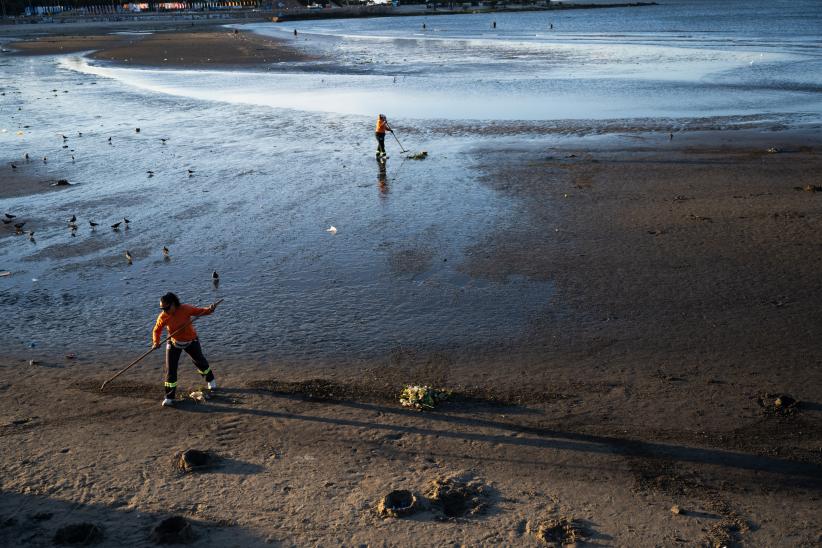 Operativo de limpieza en la playa Ramírez por celebración de I