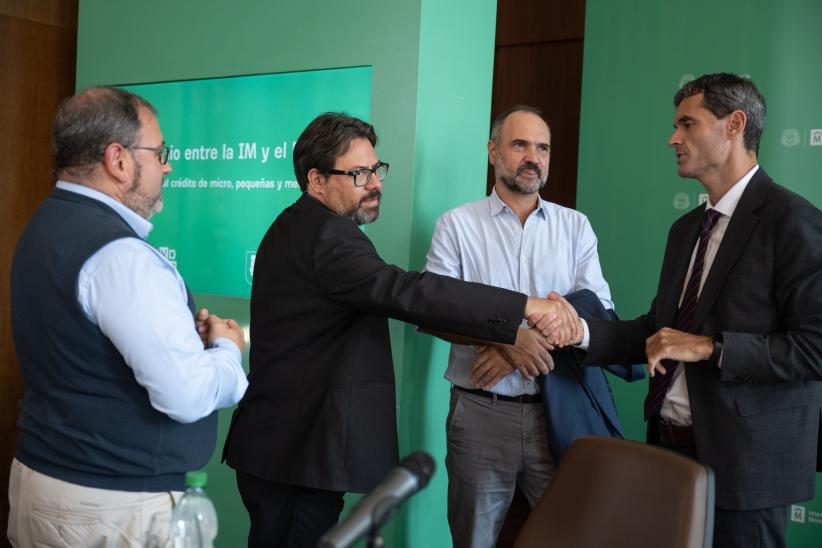  Firma de convenio con el BROU, de apoyo a las mipyme