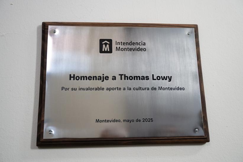  Colocación de placa en homenaje a Thomas Lowy
