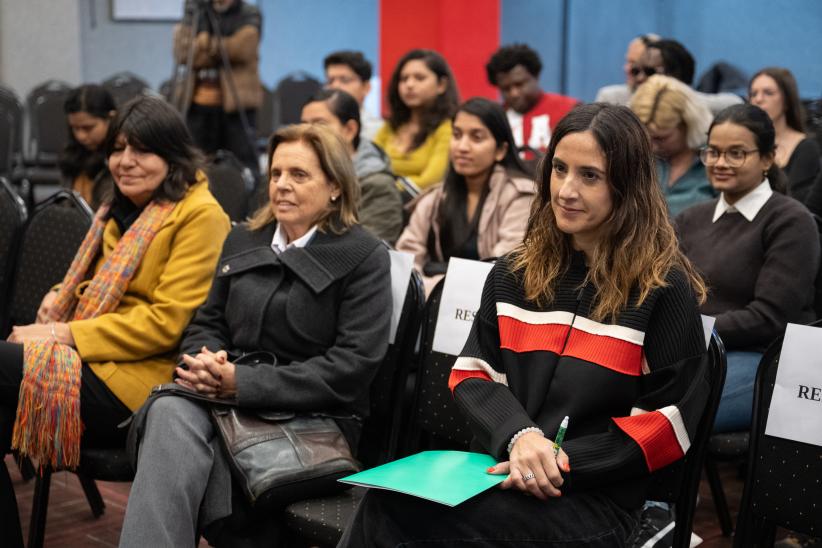 Entrega de certificados del curso de idioma español para person