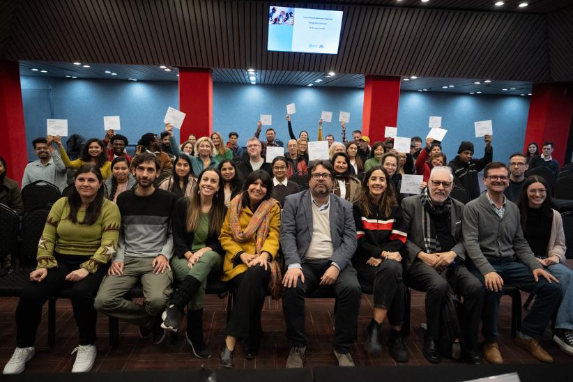 Entrega de certificados del curso de idioma español para person