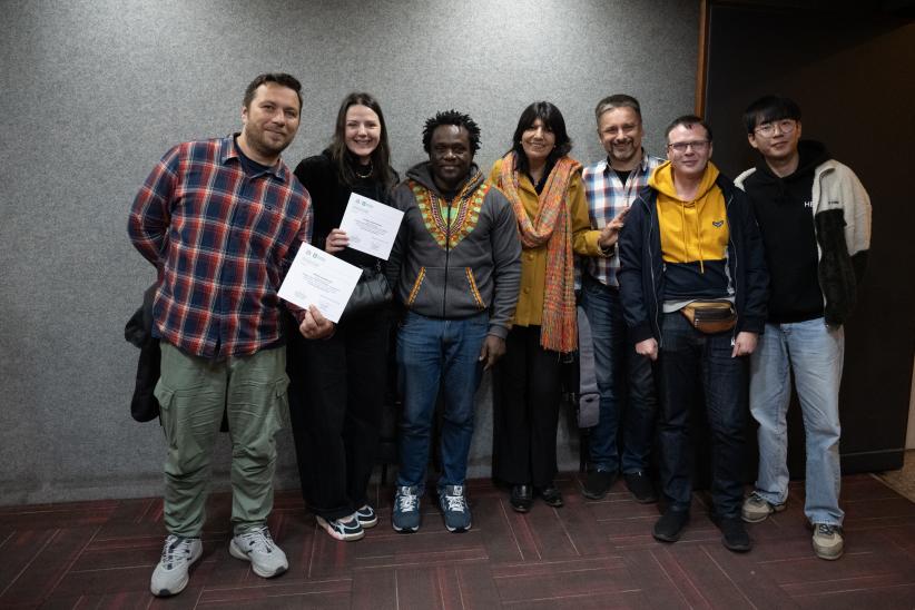 Entrega de certificados del curso de idioma español para person