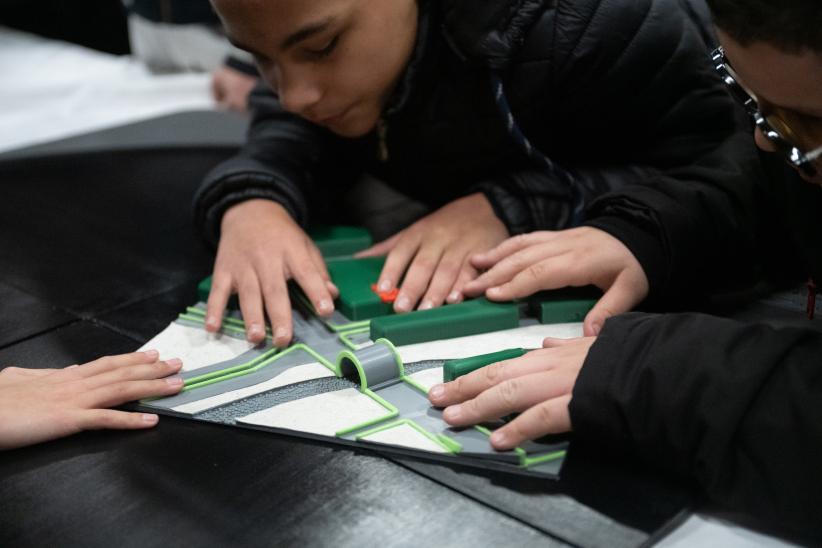Presentación de maqueta háptica en la Escuela Nº 198 para ni