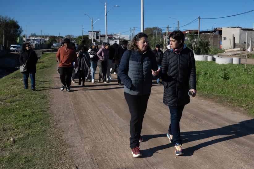 Colocación de Cartelería en barrio Bajo Valencia