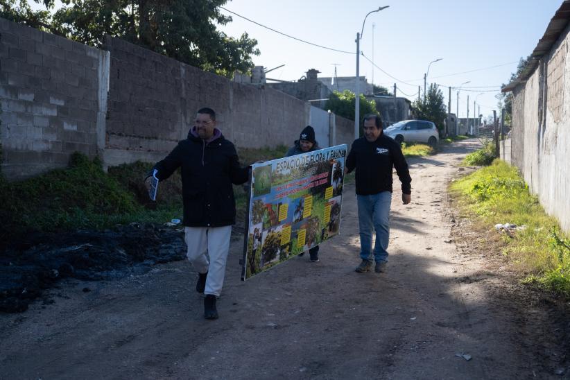 Colocación de Cartelería en barrio Bajo Valencia