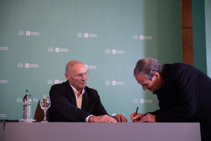  Firma de asunción del intendente, Mario Bergara y alcaldes