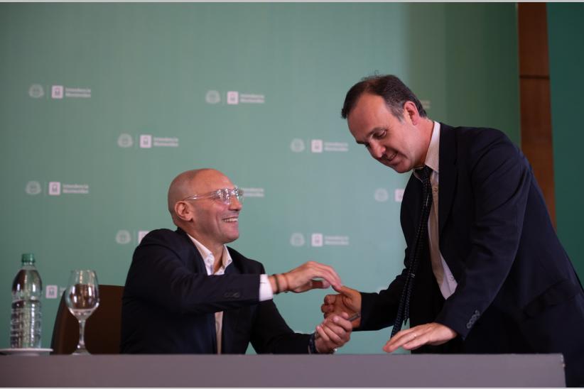  Firma de asunción del intendente, Mario Bergara y alcaldes