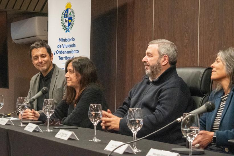 Ceremonia de escrituración y traspaso de la titularidad de la t