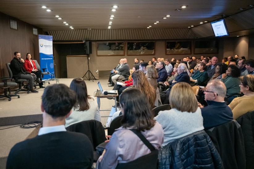 Conversatorio sobre sector de cruceros