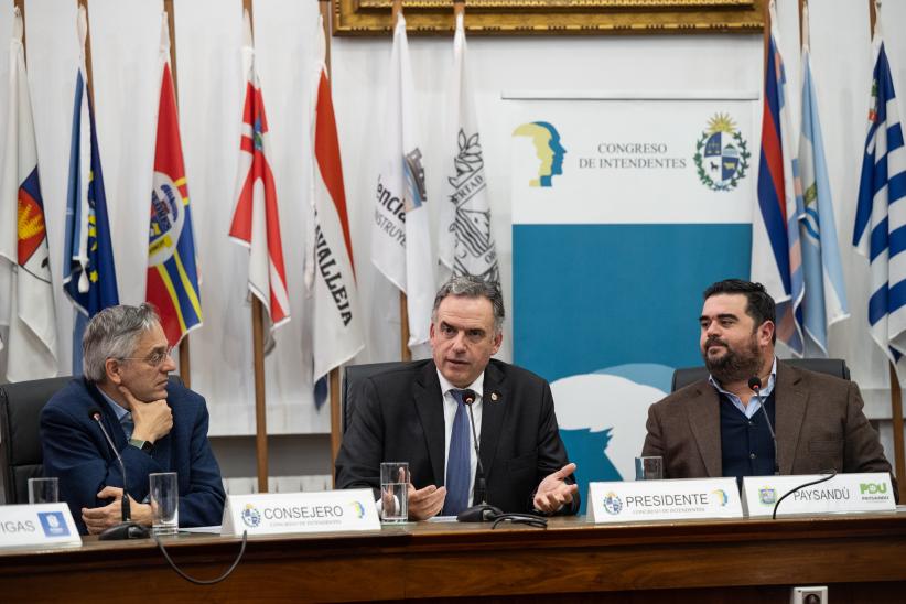 Presidente Orsi, visita el Congreso de Intendentes tras el acuer