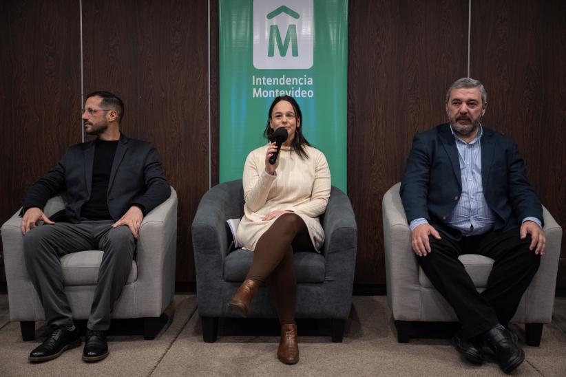 Intendente Mario Bergara, junto al Director Nacional de Turismo, Cristian Pos, y la directora de Turismo, Karina Fortete, participan en la jornada de intercambio sobre los planes municipales de turismo: Montevideo Turístico Integrado y Cercano