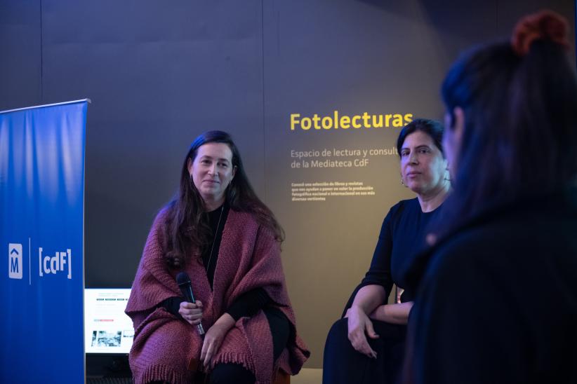 En el marco del Día Internacional de la Fotografía, se realizó la presentación de las ediciones seleccionadas en el Llamado Fotolibros CdF UY y LA 2025: “Puérpera” de Deborah Elenter y “Mamushkas” de Carla Lucarella