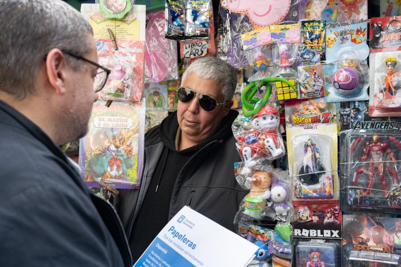 Instalación de papeleras en Av. 18 de julio