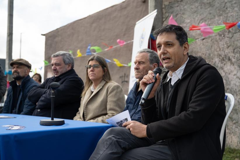 Firma de inicio de obra en barrio 1º de Mayo en el marco del pr