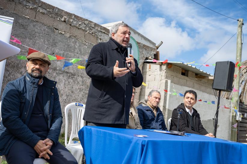 Firma de inicio de obra en barrio 1º de Mayo en el marco del pr