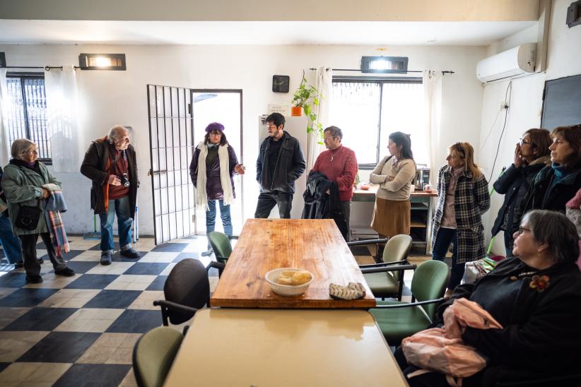 Recorrida de autoridades de la División de DDHH y secretarías por ex Hogar Burgues 