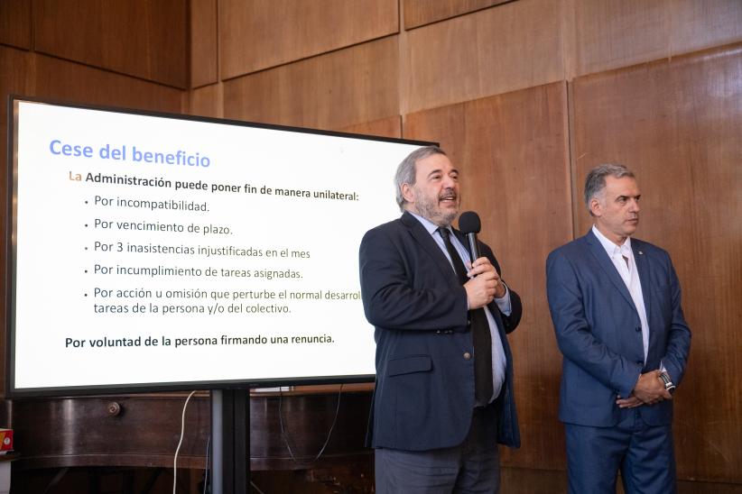 Intendente Mario Bergara, saluda a las y los participantes del p