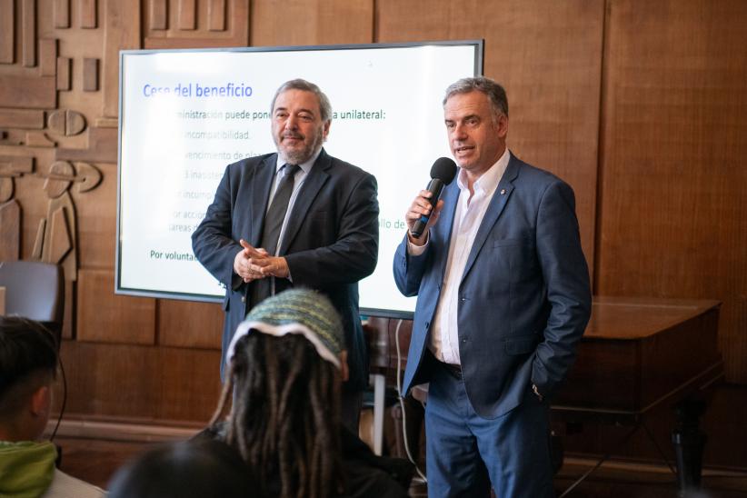 Intendente Mario Bergara, saluda a las y los participantes del p