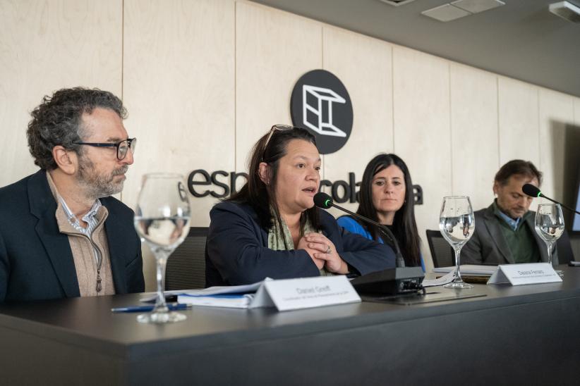 Directora de Relaciones Internacionales y Cooperación Daiana Ferraro y Secretaria general Viviana Repetto, durante la presentación del 5° Informe Local Voluntario de Montevideo en el marco del Observatorio de ODS y conversatorio sobre avances y desafíos hacia la Agenda 2030