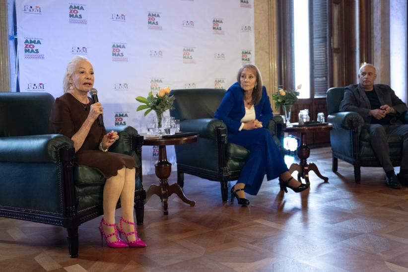 Laetitia d´Arenberg y la vicepresidenta de la República, Carolina Cosse durante el lanzamiento de la Fundación Bienal de Montevideo