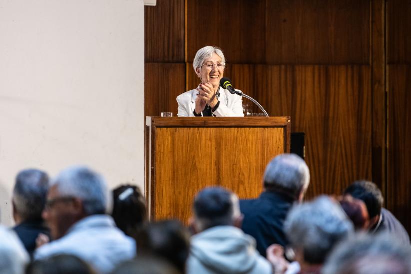 Directora de Desarrollo Social Graciela Villar, durante la apertura del XXX Festival de Coros de Personas Mayores