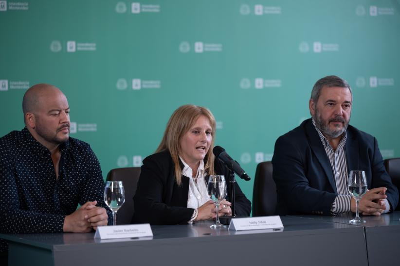  Intendente Mario Bergara, firma convenio con la Asociación de 