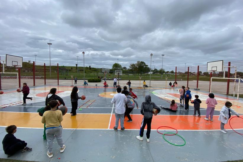 whatsapp_image_2025-10-27_at_12.08.25_pm.jpg  Encuentro de escuelitas de básquet en el Ecoparque Idea Vilari