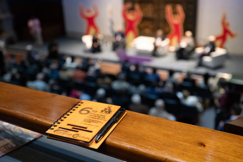 Intendente (i) Justo Onandi, participa en la mesa de apertura de