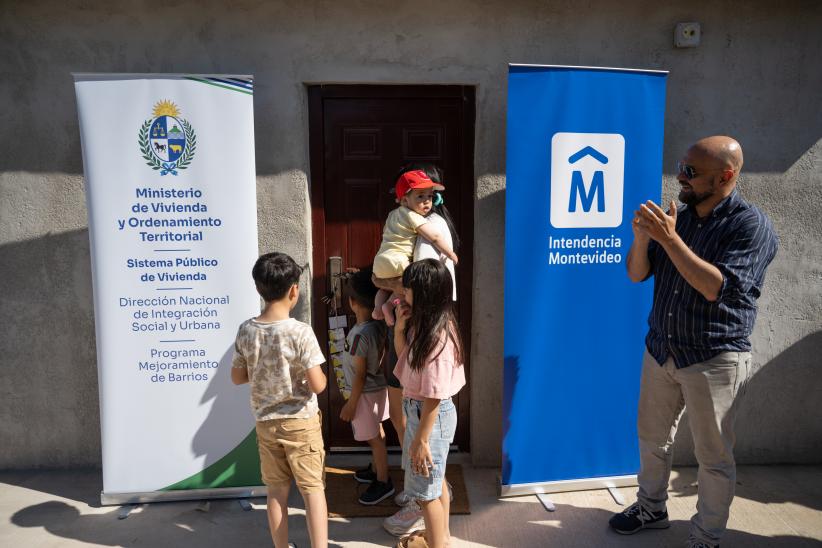 Entrega de viviendas a dos familias en Juventud 14, en el marco 