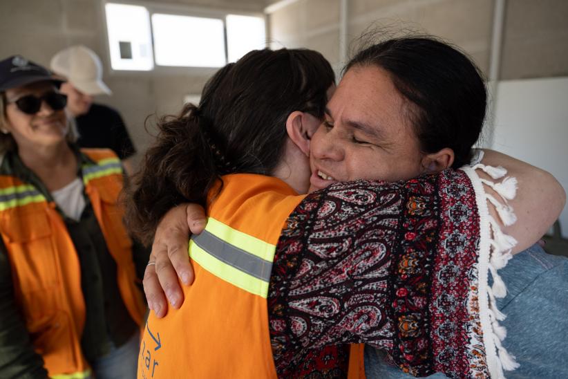 Entrega de viviendas a dos familias en Juventud 14, en el marco 